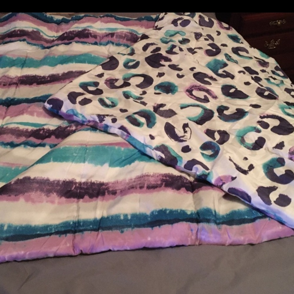 Dorm: Reversible Comforter, Pillow Sham & Topper
